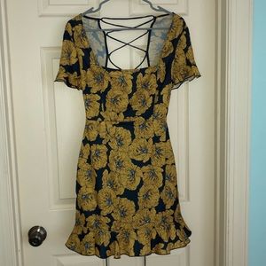 Brand new prettylittlething floral dress